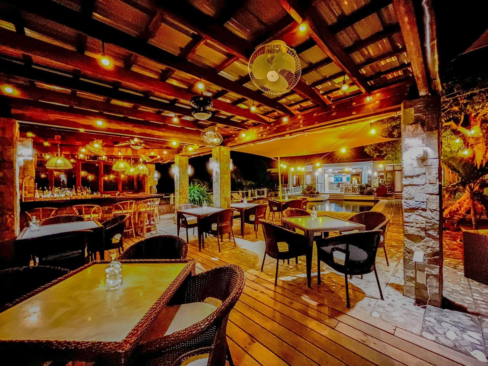 Edgewater Dive&Spa Resort Puerto Galera Exterior foto