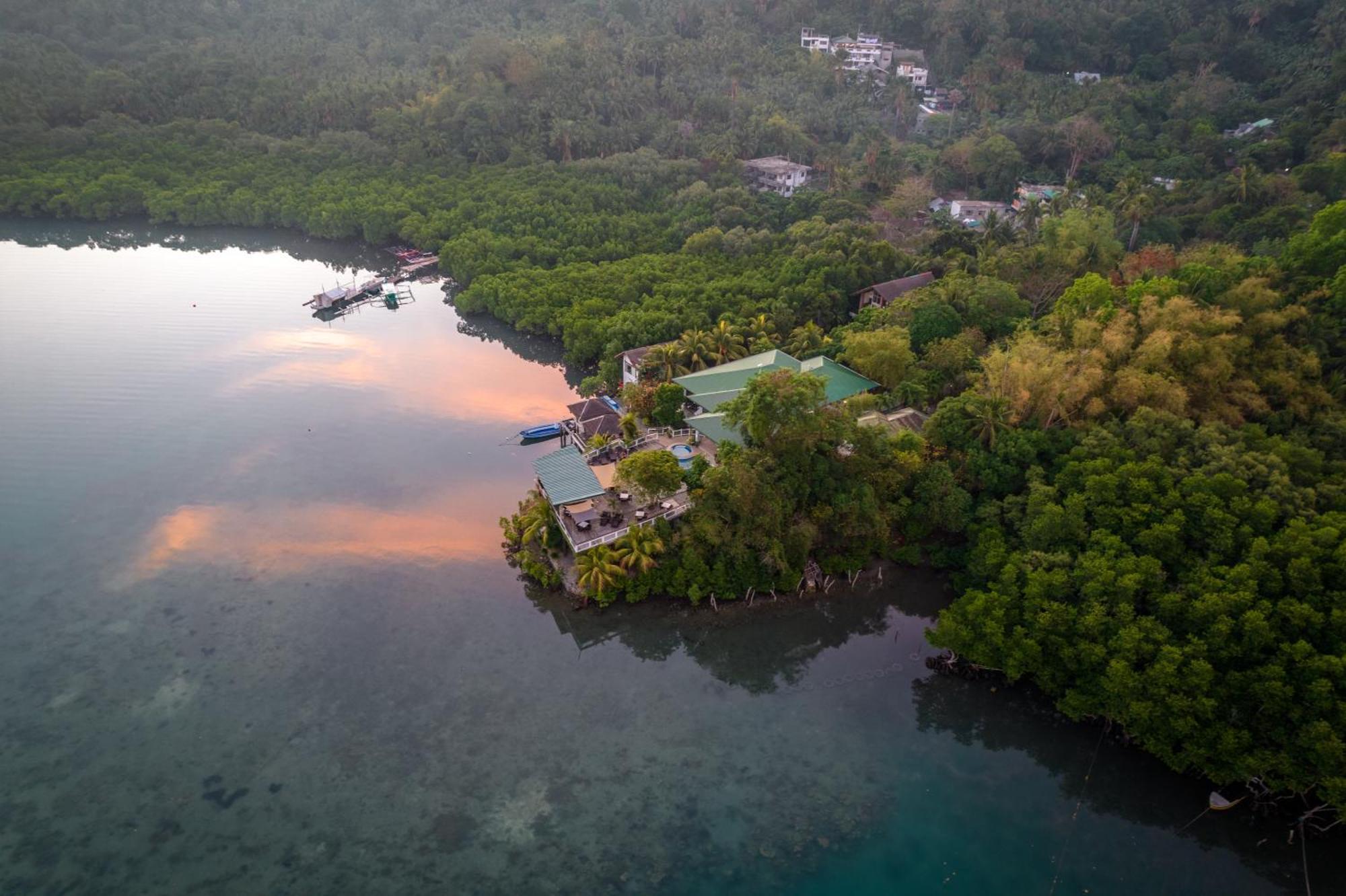 Edgewater Dive&Spa Resort Puerto Galera Exterior foto