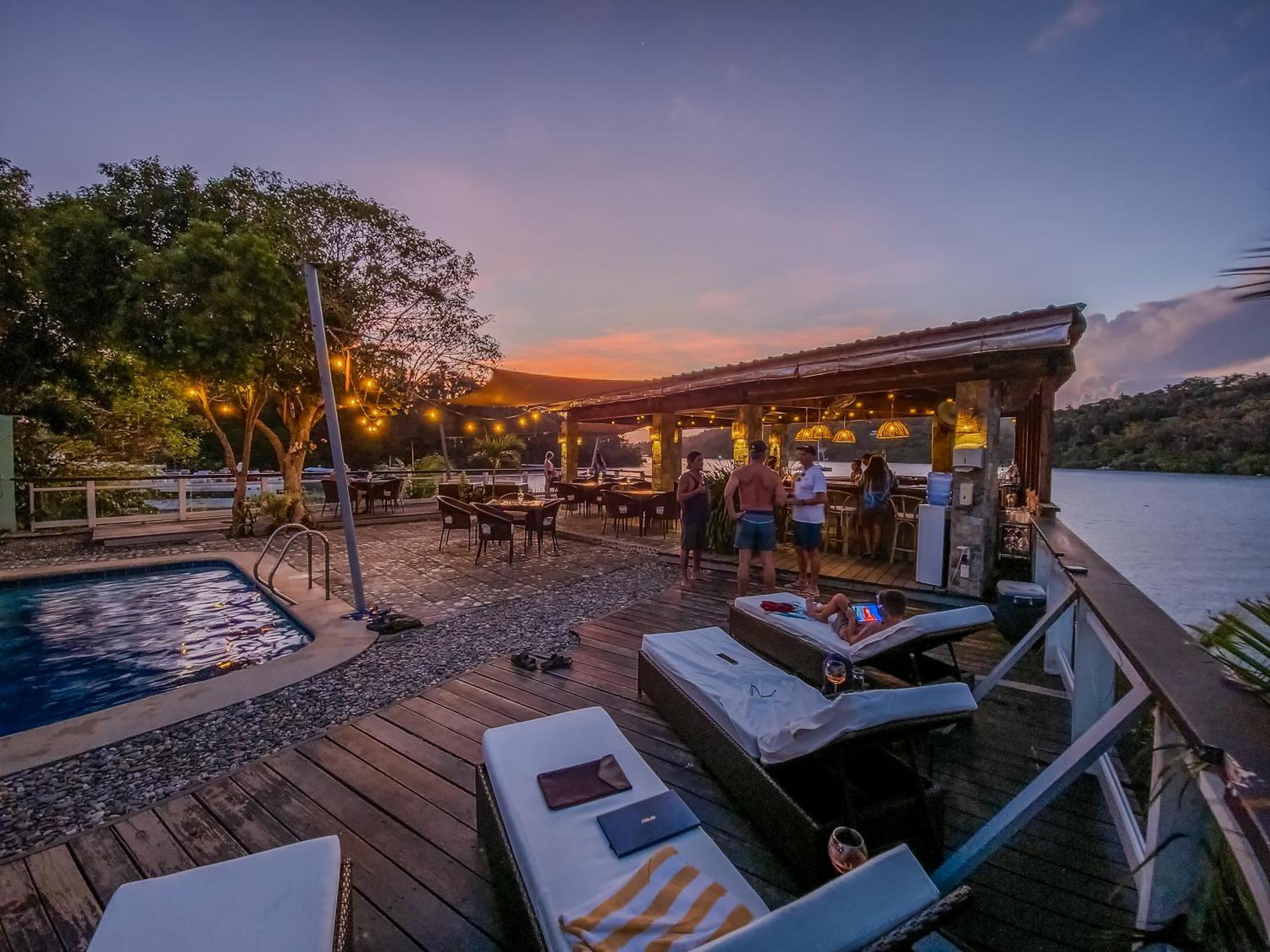 Edgewater Dive&Spa Resort Puerto Galera Exterior foto