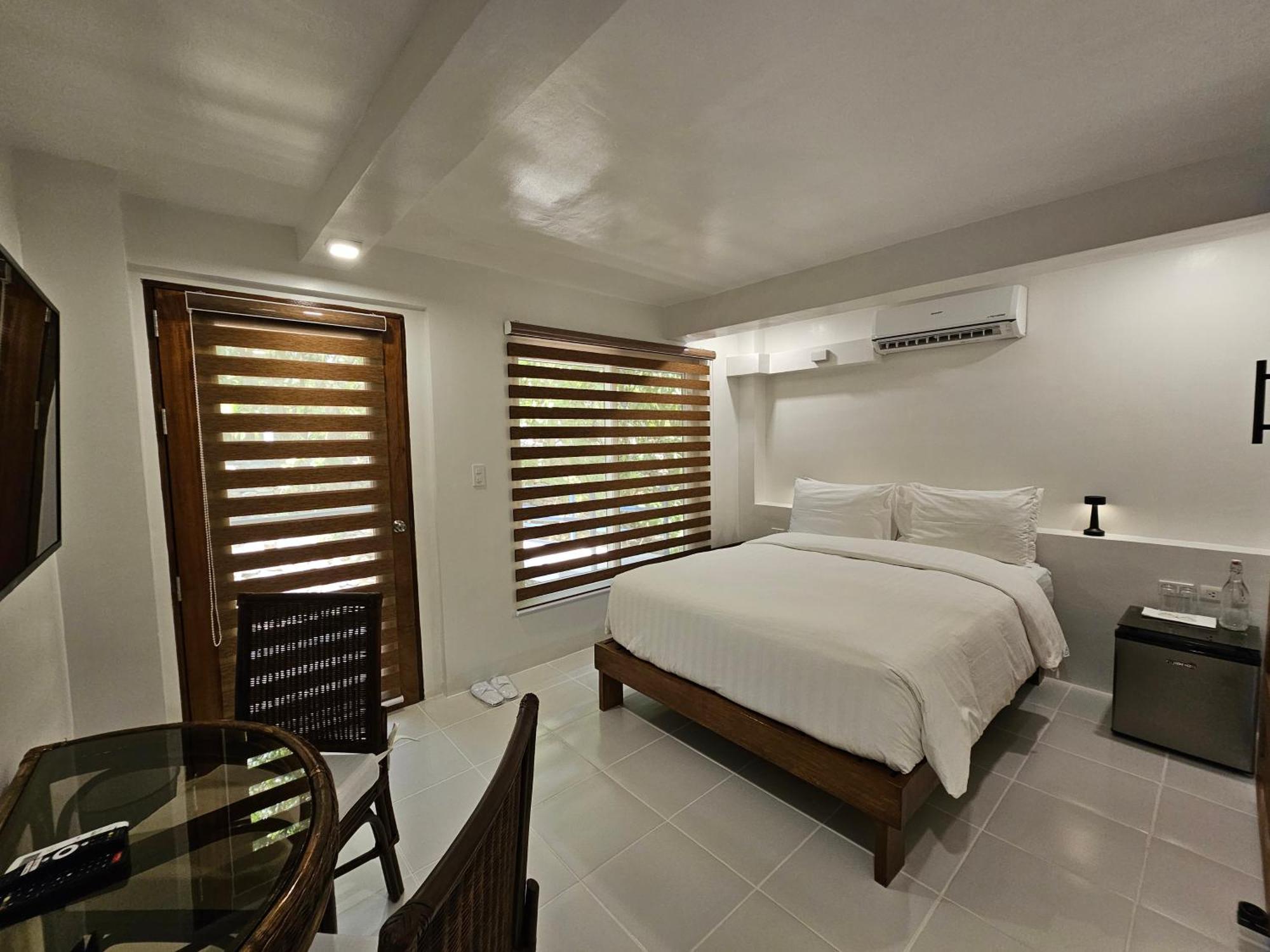 Edgewater Dive&Spa Resort Puerto Galera Exterior foto